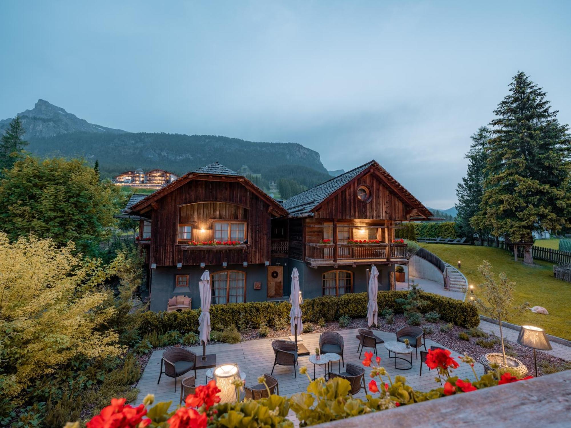 Sportony Mountain Lodges La Villa  Exteriör bild