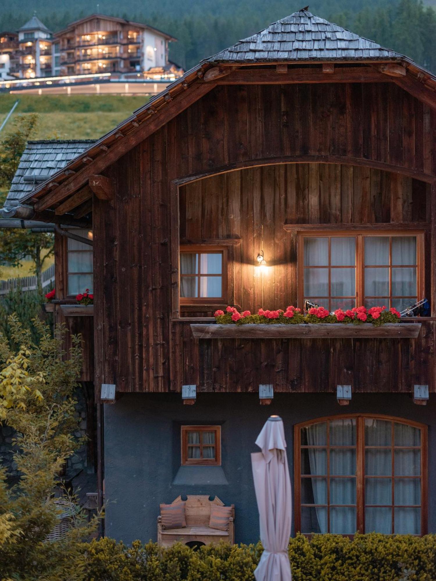 Sportony Mountain Lodges La Villa  Exteriör bild